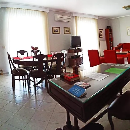 With Many Books Apartament *